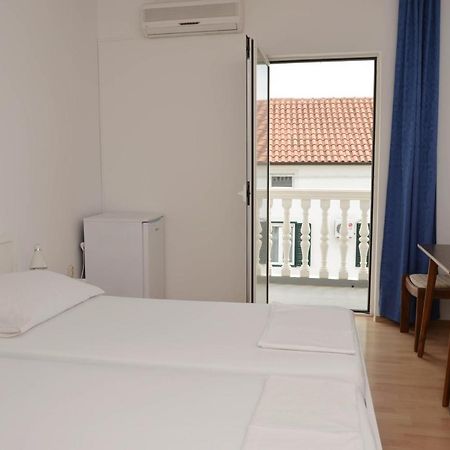 Guesthouse Ana-Maria ピロヴァッツ エクステリア 写真