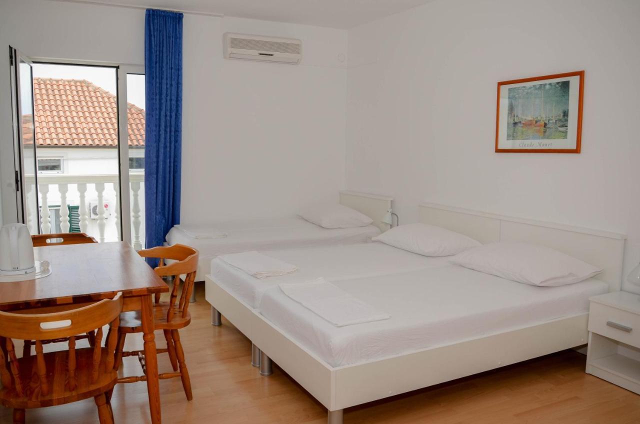Guesthouse Ana-Maria ピロヴァッツ エクステリア 写真