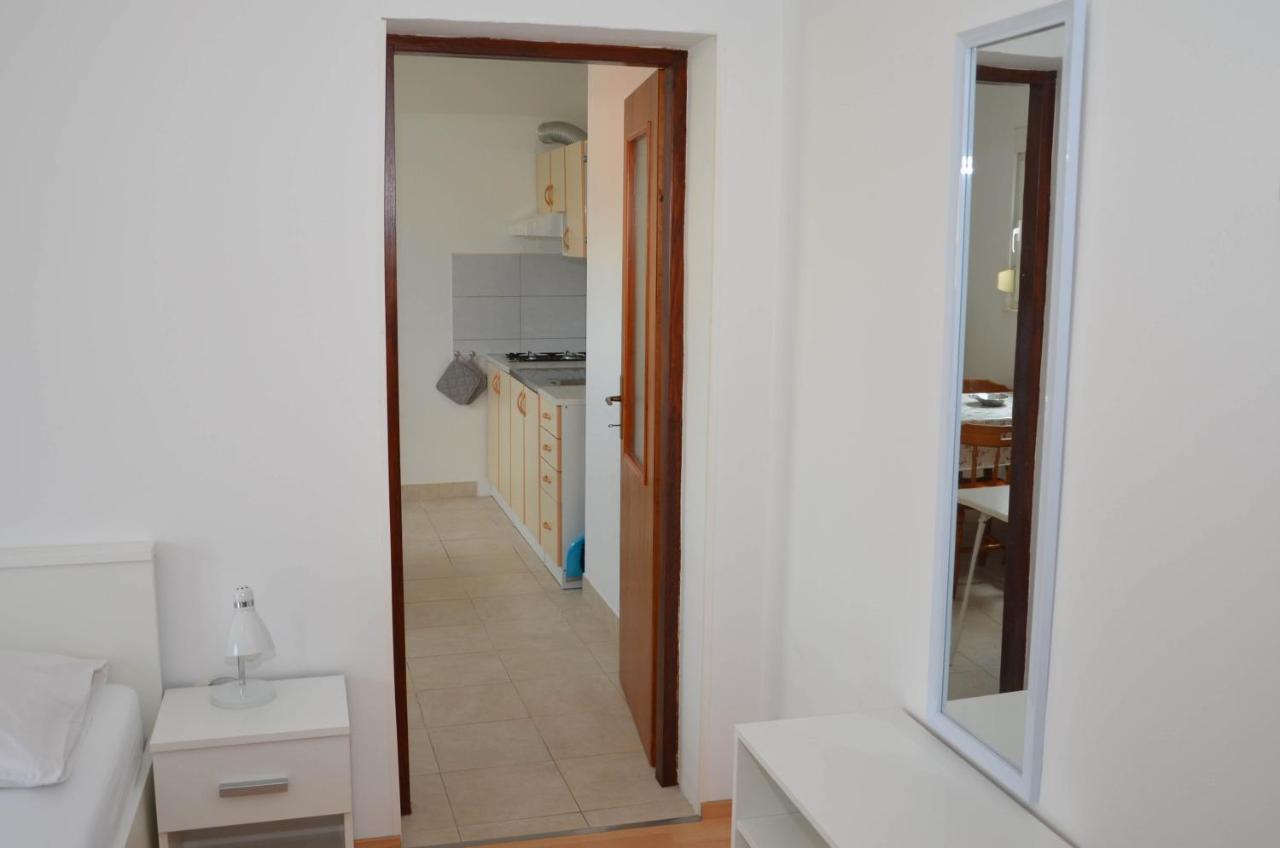 Guesthouse Ana-Maria ピロヴァッツ エクステリア 写真