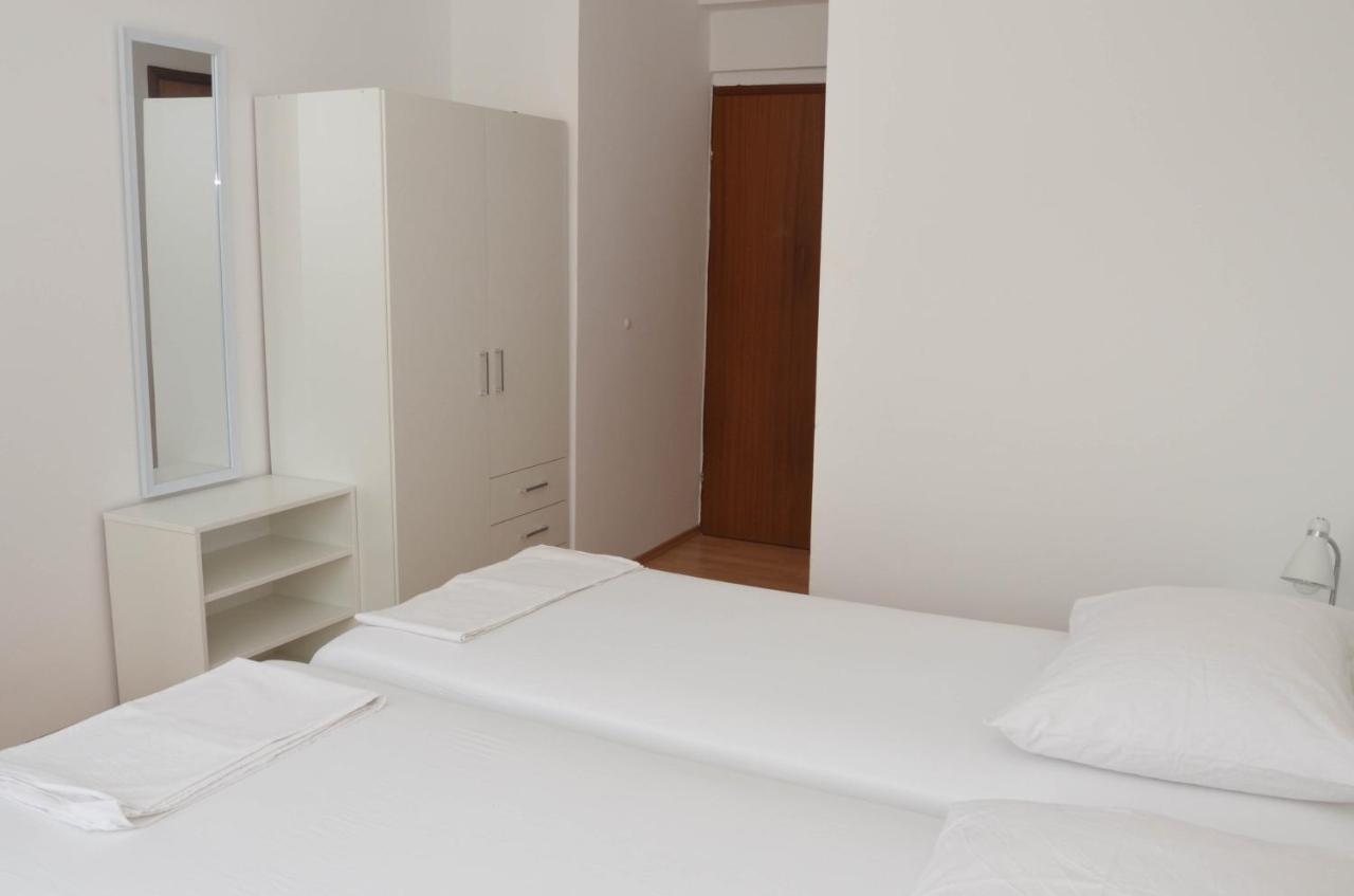 Guesthouse Ana-Maria ピロヴァッツ エクステリア 写真