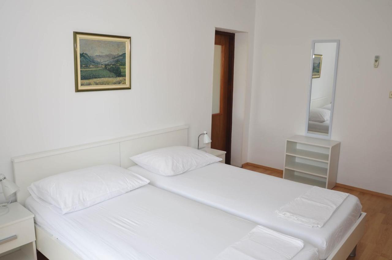 Guesthouse Ana-Maria ピロヴァッツ エクステリア 写真