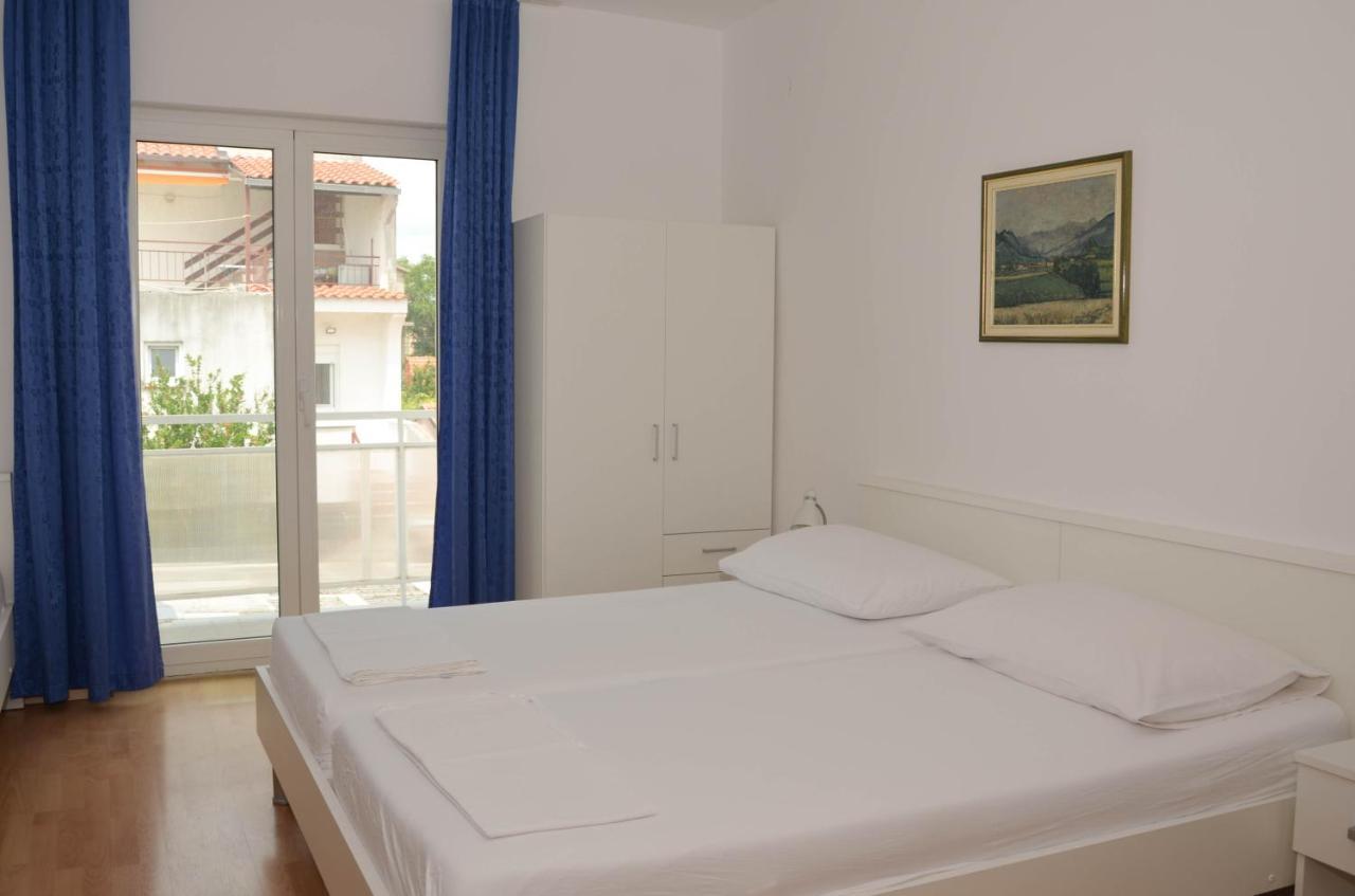 Guesthouse Ana-Maria ピロヴァッツ エクステリア 写真